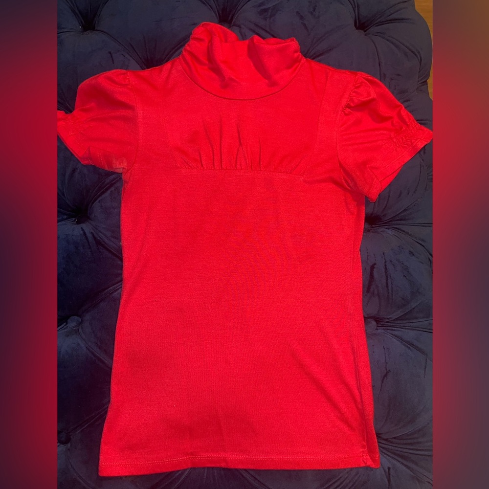 It is hot pink despite what may be pictured. Size Large but fits like a medium.